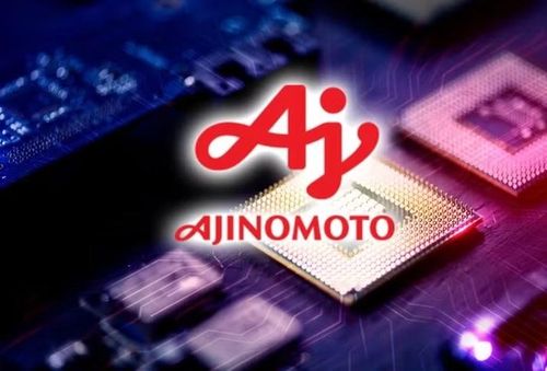 Từ khi được Intel đưa vào quy trình sản xuất chip từ cuối thập niên 1990, ABF nhanh chóng trở thành tiêu chuẩn của ngành bán dẫn và hiện Ajinomoto được cho là đang nắm giữ hơn 95% thị phần toàn cầu trong phân khúc vật liệu đặc biệt này, một tỷ lệ hiếm có ngay cả trong các lĩnh vực công nghệ tiên tiến nhất.