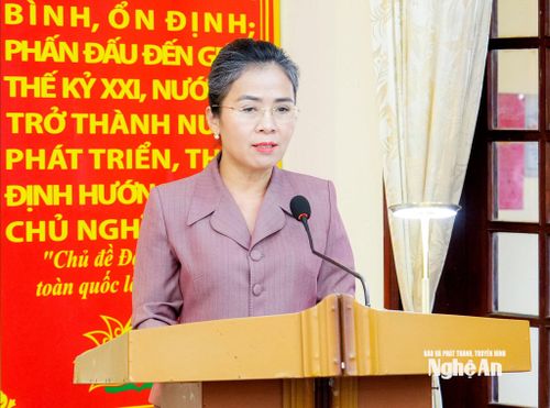 Đồng chí Võ Thị Minh Sinh - Phó Bí thư Tỉnh ủy, Chủ tịch Ủy ban MTTQ Việt Nam tỉnh phát biểu tại hội nghị. Ảnh: Phạm Bằng