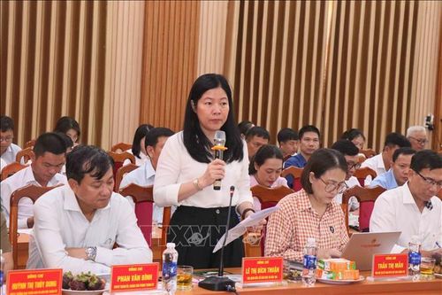 Giám đốc Sở Giáo dục - Đào tạo thành phố Đà Nẵng Lê Thị Bích Thuận báo cáo về việc chuẩn bị cơ sở vật chất, tăng cường cán bộ, giáo viên cho năm học mới 2026 - 2027.