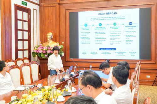 GS. TS. Vũ Thị Thu Hà - Phó Viện Trưởng Viện Hóa học Công nghiệp Việt Nam phát biểu tại hội nghị. Ảnh: Vinachem