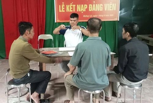 Rà soát, đối chiếu hồ sơ đất đai với thông tin dân cư là một trong những khâu quan trọng trong quá trình làm giàu, làm sạch cơ sở dữ liệu đất đai tại xã Mường Lát.