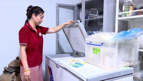 Hộ sản xuất, kinh doanh đầu tư hệ thống bảo quản và cơ sở vật chất nhằm bảo đảm chất lượng hàng hóa trong điều kiện nắng nóng.