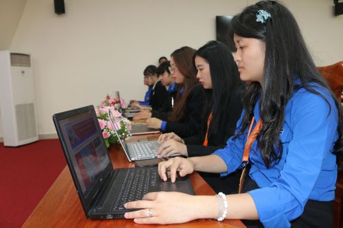 Đoàn viên, thanh niên là lực lượng xung kích hỗ trợ người dân nâng cao kỹ năng số