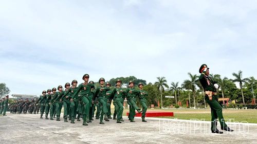 Các chiến sĩ mới tham gia duyệt binh tại Lễ tuyên thệ chiến sĩ mới, đánh dấu sự trưởng thành sau 3 tháng huấn luyện.