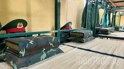 Tác phong người lính trẻ được thể hiện qua sự tỉ mỉ, gọn gàng, ngăn nắp.