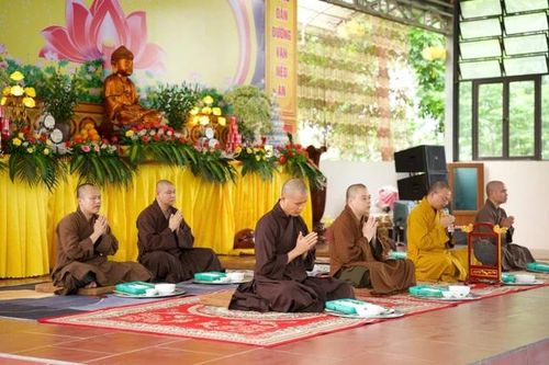 Chư tôn đức hướng dẫn khóa sinh