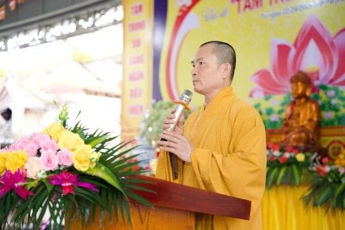 Thượng tọa Thích Minh Thuận phát biểu khai mạc