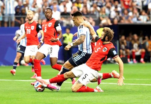 Tuyển Áo có trận đấu đầy nỗ lực trước Argentina.