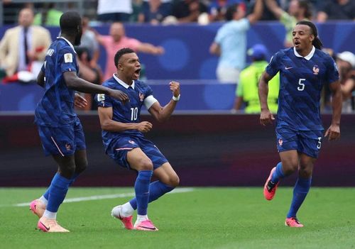Mbappe bám sát Messi trong cuộc đua Vua phá lưới World Cup 2026.