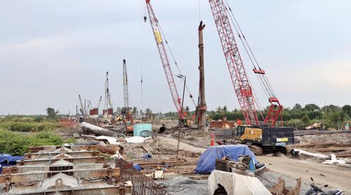 Công trường thi công cao tốc Cà Mau - Đất Mũi. Ảnh Gia Minh