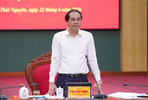 Bí thư Tỉnh ủy Trịnh Xuân Trường phát biểu chỉ đạo tại hội nghị. Ảnh: Đồng Văn Thưởng