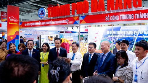 Gian hàng địa phương Việt Nam tại Hội chợ thương mại Việt - Lào các năm trước. Ảnh: Cục Xúc tiến thương mại