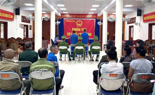 Phiên tòa thu hút sự tham dự của người dân trên địa bàn xã Mường Phăng.