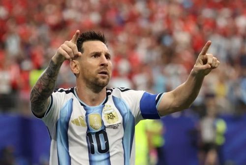 Messi là một, là riêng, là duy nhất trong thế giới bóng đá. Ảnh: Reuters.
