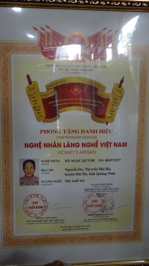 Bà Quỳnh đã được tặng danh hiệu nghệ nhân làng nghề Việt Nam