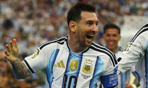 Messi gần vượt giới hạn của loài người.