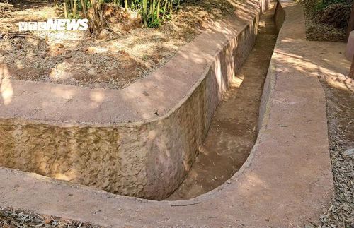 Ước tính từ năm 1965 đến năm 1972 có khoảng 400 người từng sống trong những đường hầm ở Vịnh Mốc. 