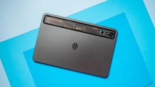 Gaming Tablet 5 Pro với dải đèn LED phát sáng trên cụm camera. (Nguồn: Android Central)