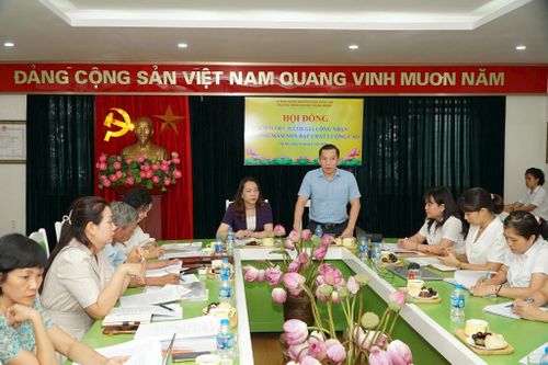 Phó Chủ tịch UBND phường Phúc Lợi Bùi Anh Tuấn phát biểu. Ảnh: Nguyễn Bình