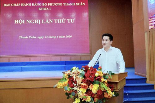 Bí thư Đảng ủy, Chủ tịch HĐND phường Thanh Xuân Nguyễn Huy Cường phát biểu tại hội nghị. Ảnh: Tùng Lâm