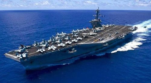 USS Carl Vinson (CVN-70) hiện đang neo tại San Diego. Con tàu mới nhận Giải thưởng Hiệu quả Chiến đấu Battle "E" sau đợt triển khai kéo dài 9 tháng tại Tây Thái Bình Dương và Trung Đông. Trong thời gian hoạt động, nhóm tác chiến của Carl Vinson đã thực hiện hơn 10.000 phi vụ, bay 23.000 giờ và di chuyển hơn 275.000 hải lý. Đây cũng là tàu sân bay từng tham gia chiến dịch tiêu diệt Osama bin Laden năm 2011.