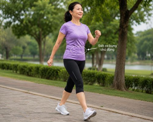 Bài tập đi bộ siết cơ bụng chủ động giúp tăng khả năng hoạt động của cơ bụng ngang.