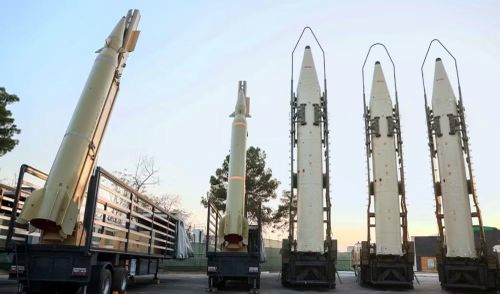 "Nếu Iran không có tên lửa để phòng vệ, Israel và Mỹ đã tàn phá đất nước của chúng tôi giống như Gaza mà không tỏ chút thương xót. Chúng tôi sẽ không bao giờ đàm phán về năng lực phòng thủ của mình, dù là với bất kỳ ai và trong bất cứ hoàn cảnh nào", ông nói.