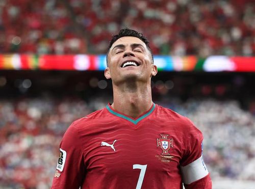 Cristiano Ronaldo ăn mừng bàn thắng thứ hai của mình trong trận đấu.