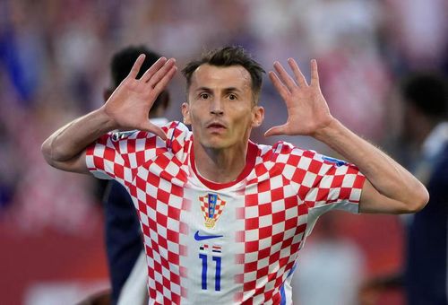 Ante Budimir của Croatia ăn mừng bàn thắng duy nhất của trận đấu. Nguồn: Reuters.