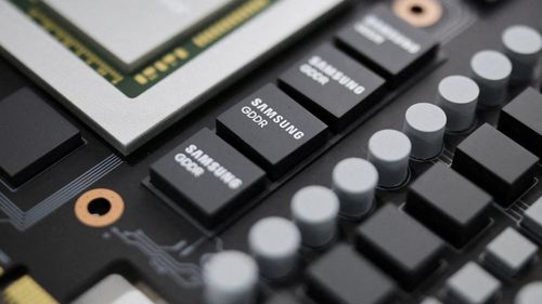  Dù tăng trưởng kỷ lục, các nhà sản xuất chip nhớ lớn cũng đang tỏ ra thận trọng trước nguy cơ tạo ra một đợt dư thừa nguồn cung mới. Ảnh: Reuters. 