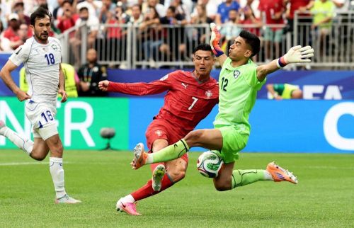  Ở tuổi 41, Ronaldo vẫn biết cách biến mình thành tâm điểm của World Cup. 