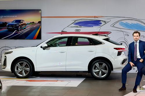 Ngoài tùy chọn gầm cao, xe còn được phân phối thêm phiên bản Sportback giá 2,199 tỷ đồng với số đo chênh lệch nhẹ, lần lượt là 4.531 x 1.859 x 1.559 mm, trục cơ sở vẫn giữ nguyên kích thước 2.681 mm. 