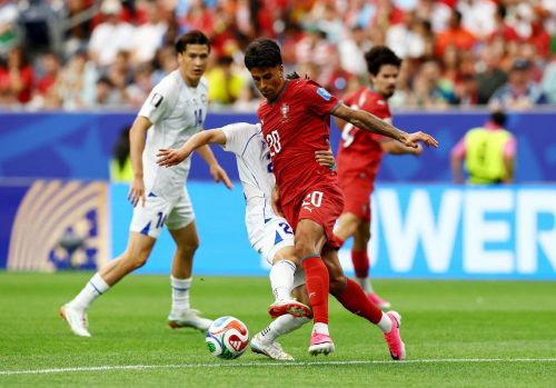  Cancelo cho rằng Ronaldo vẫn khiến hậu vệ đối phương bất lực ở tuổi 41. 