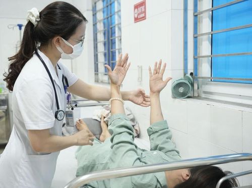  Người bệnh được phục hồi vận động. 