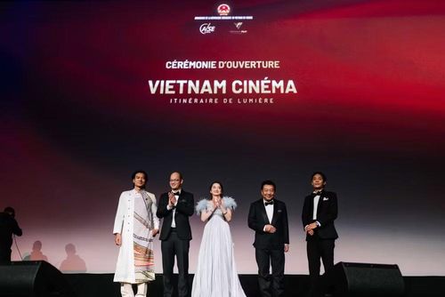 Kaity Nguyễn tham gia chương trình chiếu phim Việt Nam tại Pháp.