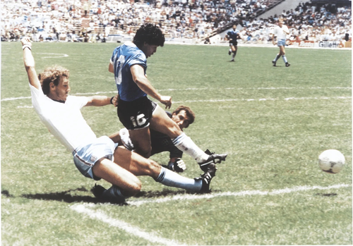 Bàn thắng thứ hai của Diego Maradona vào lưới Anh ở trận tứ kết World Cup 1986 được bình chọn là “Bàn thắng của thế kỷ”.