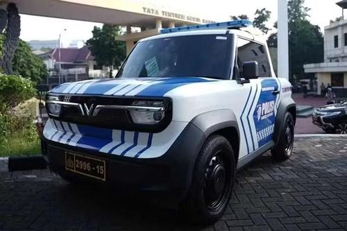 Theo đánh giá của Otomotif , kích thước xe nhỏ gọn sẽ là một lợi thế cho các sĩ quan làm nhiệm vụ ngoài hiện trường. Bởi chiếc xe có thể di di chuyển linh hoạt tại các khu vực hẹp, cũng như dễ dàng tấp vào lề để điều khiển drone giám sát vi phạm giao thông. Bên cạnh đó, xe còn được trang bị pin LFP dung lượng 18,64 kWh, cho phạm vi di chuyển khoảng 215 km/lần sạc. Khả năng sạc nhanh từ 10% lên 70% pin trong khoảng 36 phút.