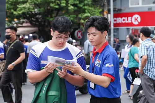 Thí sinh dự thi đánh giá năng lực do Đại học Quốc gia TPHCM tổ chức tại Trường Đại học Công nghiệp TPHCM. Ảnh: IUH.