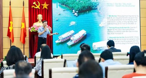 Ông Lê Ngọc Thảo, Phó Trưởng Ban Thư ký văn phòng BQL Khu DTSQ thế giới Cù Lao Chàm - Hội An chia sẻ tại hội thảo.