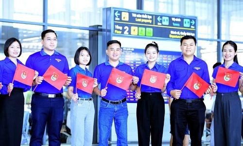 Đại biểu tề tựu về Thủ đô Hà Nội tham dự Đại hội Đoàn toàn quốc lần thứ XIII. Ảnh: Xuân Tùng