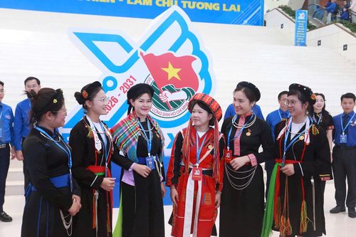 Có 144 đại biểu là người dân tộc thiểu số.
