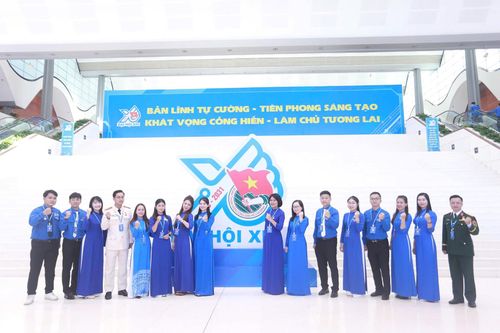 Các đại biểu thể hiện quyết tâm và ý chí của tuổi trẻ tại Đại hội.