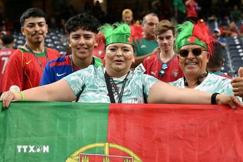 Niềm vui của các cổ động viên Bồ Đào Nha. (Ảnh: AFP/TTXVN)