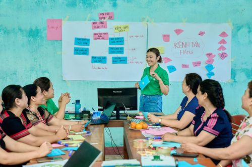 Nhiều phụ nữ đang từng bước trở thành những người khởi xướng và kết nối các hoạt động phát triển tại cộng đồng.