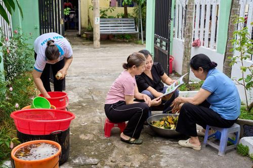 Nhóm phụ nữ tại phường Hải Vân, Đà Nẵng, đã phát triển thành công mô hình sản xuất nước rửa bát sinh học.