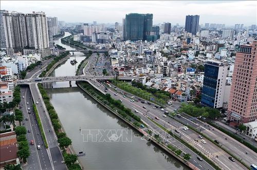 Kênh Tàu Hủ - Bến Nghé đoạn qua phường Xóm Chiếu và Sài Gòn. Ảnh: Hồng Đạt/TTXVN