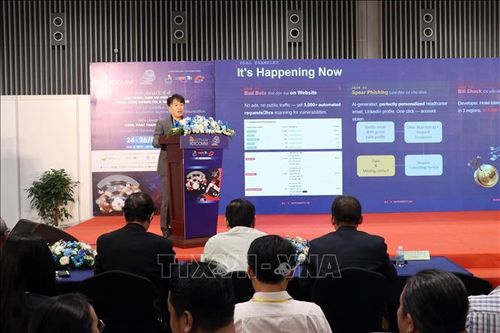 Ông Felix Jung Seung Ho, Phó Tổng Giám đốc công nghệ thông tin của MP Logistics chia sẻ về chuyển đổi số và an ninh mạng trong hệ sinh thái logistics - cảng biển.