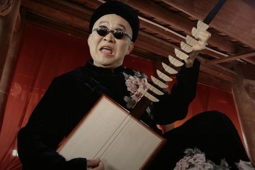 Năm 2025, NSƯT Xuân Hinh tạo ra "cú hích" lớn khi tham gia vào MV Bắc Bling cùng Hòa Minzy và rapper Tuấn Cry.