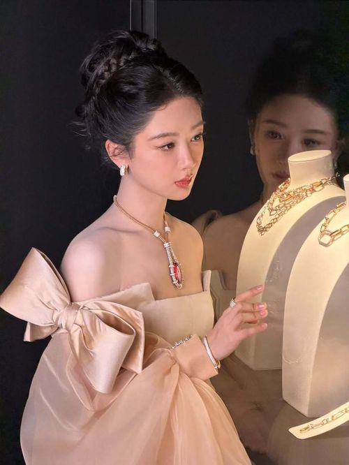 Góc nghiêng thanh tú cùng phong cách trang điểm trong trẻo làm nổi bật nhan sắc Dương Tử. Ảnh: Sohu
