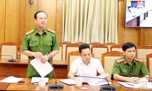  Đại diện lãnh đạo Công an tỉnh nêu ý kiến về công tác phối hợp thực hiện nhiệm vụ làm sạch, làm giàu dữ liệu đất đai. 